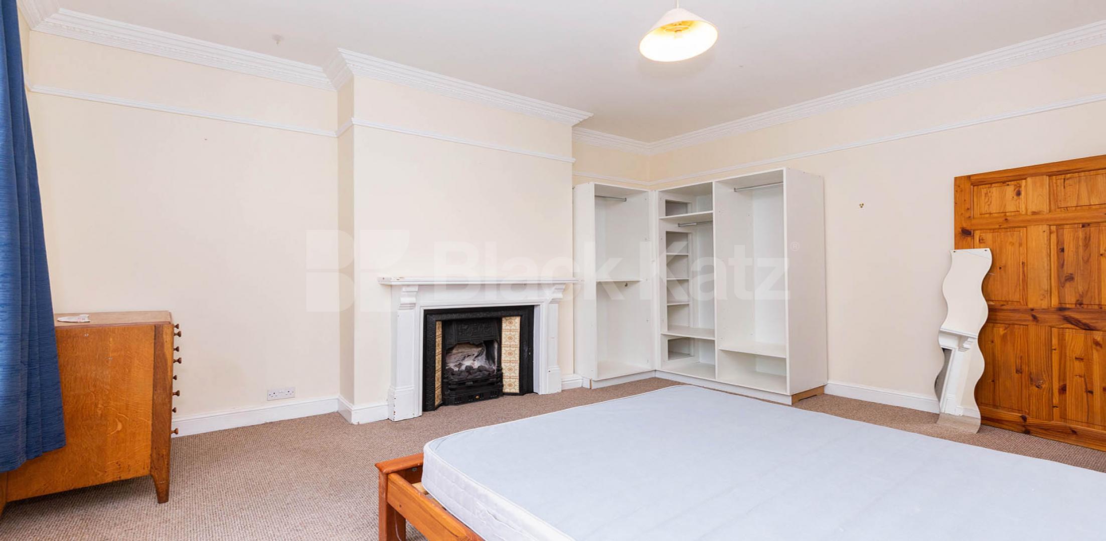 			PRIVATE ROOF TERRACE, 3 Bedroom, 1 bath, 1 reception Flat			 Upper Tollington Park N4, FINSBURY PARK / STROUD GREEN